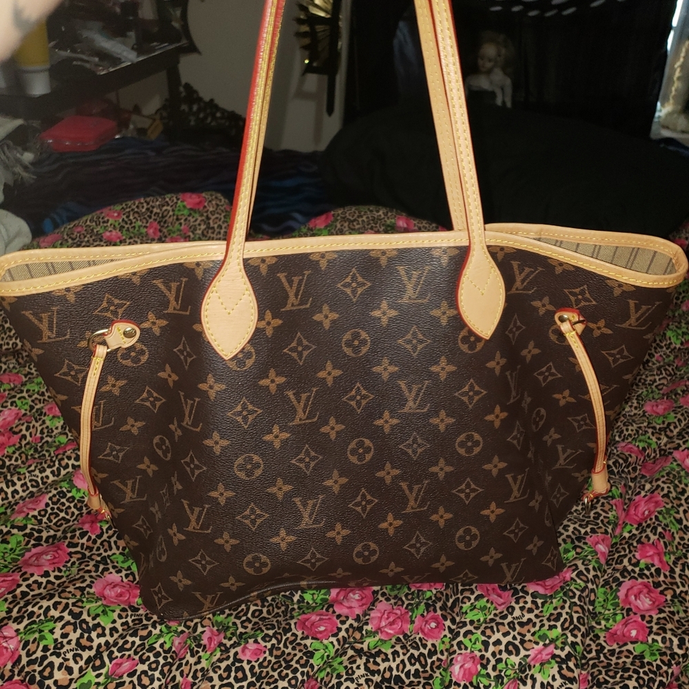 Louis Vuitton Neverfull MM Bag